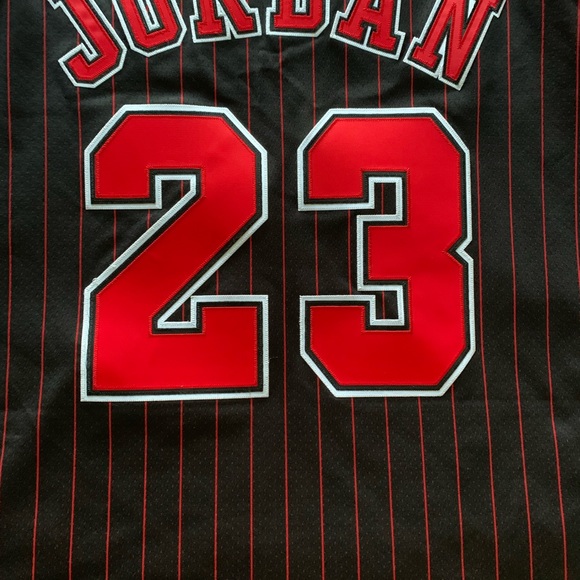 96-97 Hardwood Classic Michael Jordan Jersey. Mint Condition. - Picture 2 of 2
